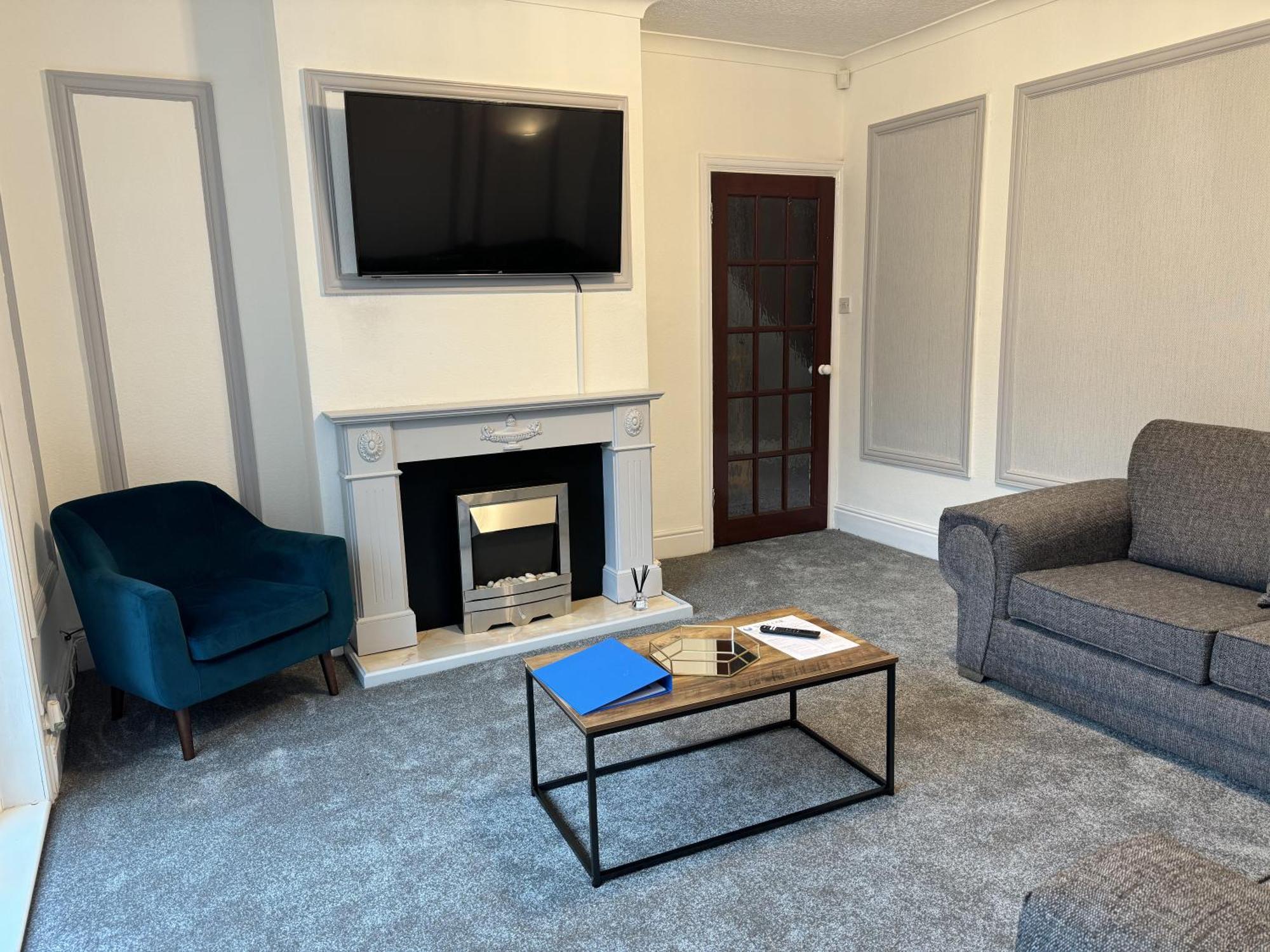 Huge 9 Bed Property Sleeps 17, Near Nec, City Centre, Hs2 Birmingham Exteriér fotografie