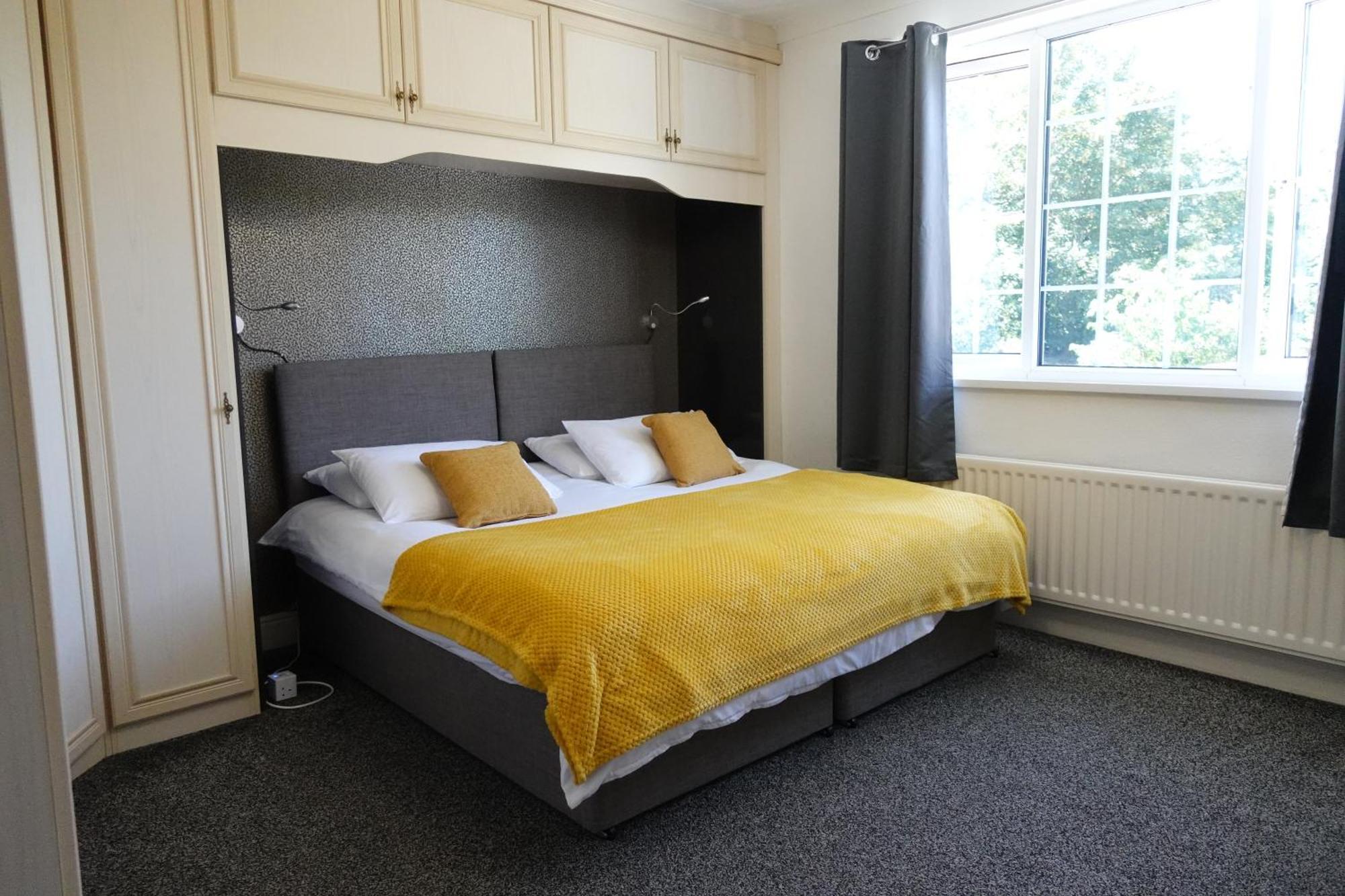 Huge 9 Bed Property Sleeps 17, Near Nec, City Centre, Hs2 Birmingham Exteriér fotografie