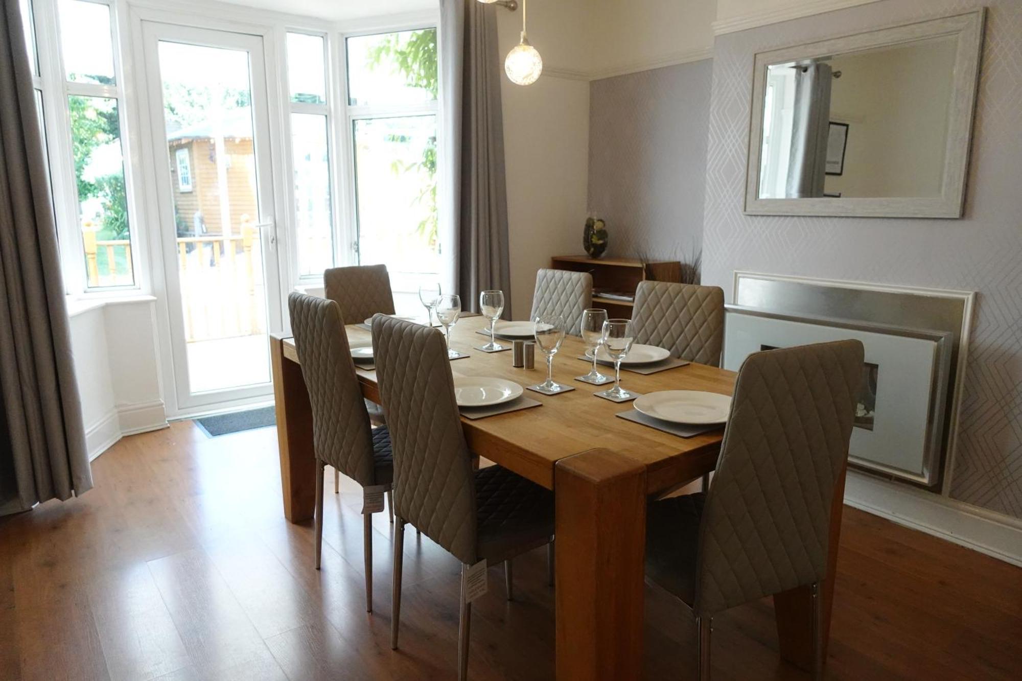 Huge 9 Bed Property Sleeps 17, Near Nec, City Centre, Hs2 Birmingham Exteriér fotografie