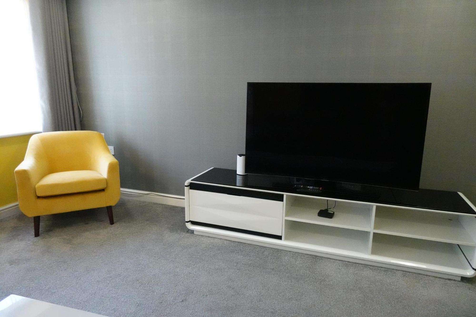 Huge 9 Bed Property Sleeps 17, Near Nec, City Centre, Hs2 Birmingham Exteriér fotografie