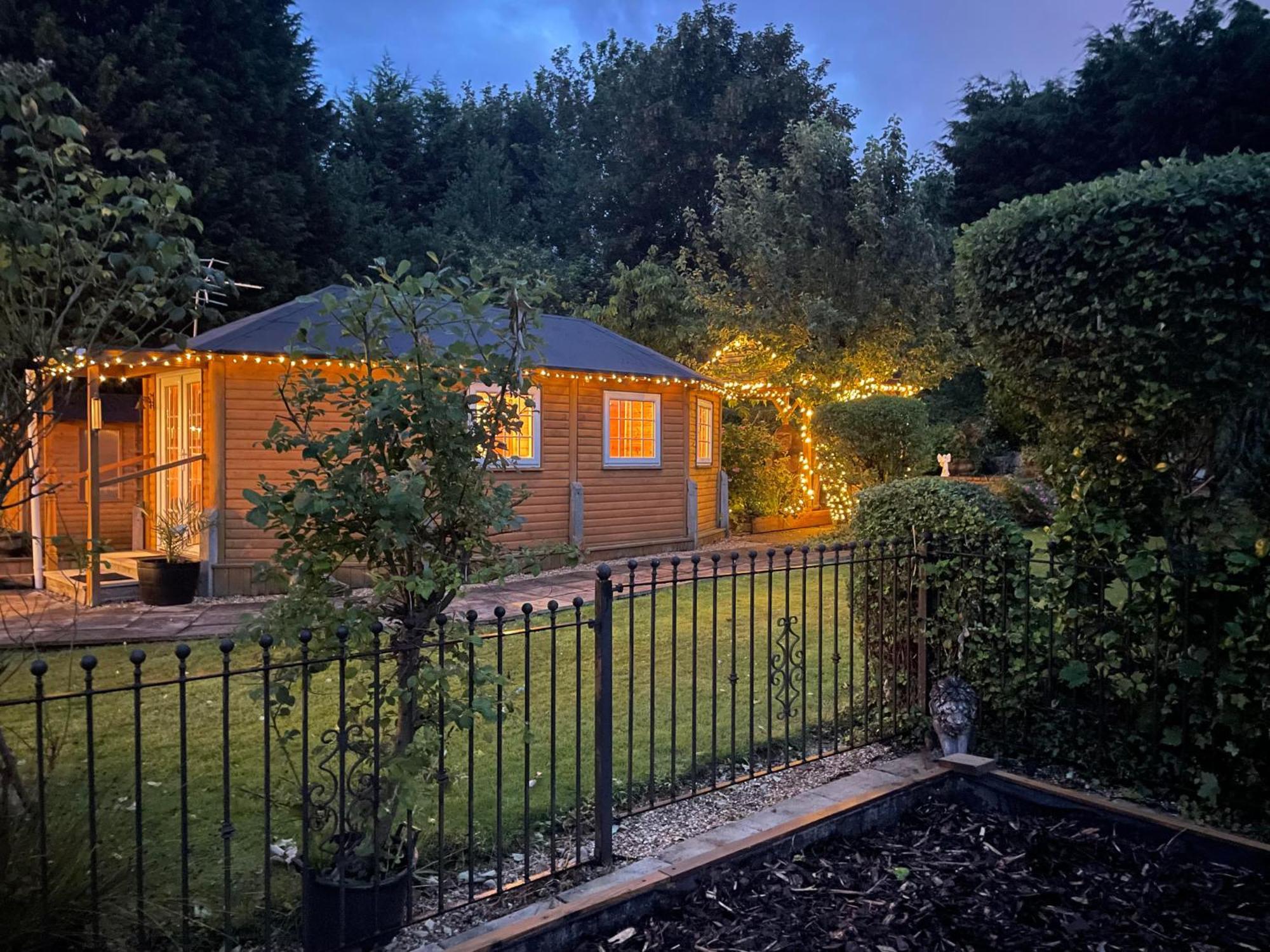 Huge 9 Bed Property Sleeps 17, Near Nec, City Centre, Hs2 Birmingham Exteriér fotografie